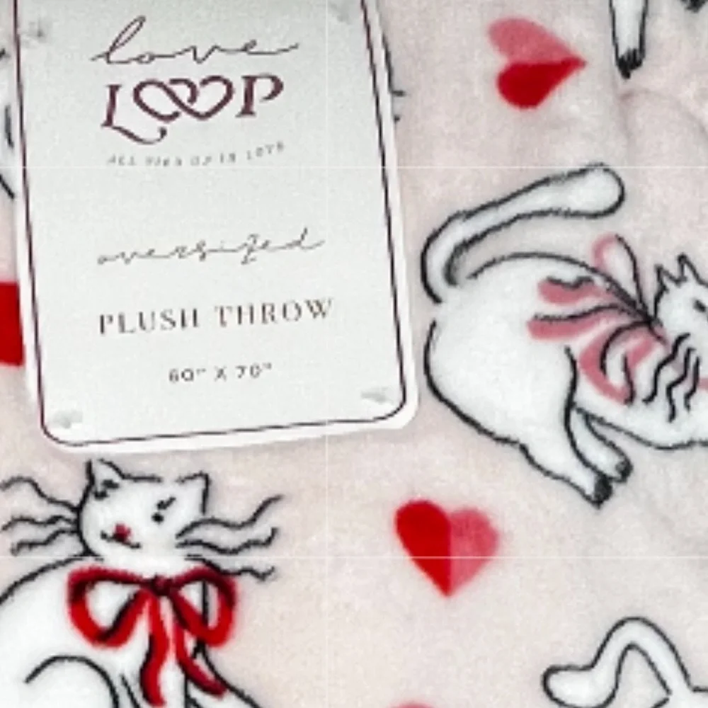 Love Loop - ‘Cats & Hearts’ Plush Oversized Throw. 60” x 70” NWT. Firm!